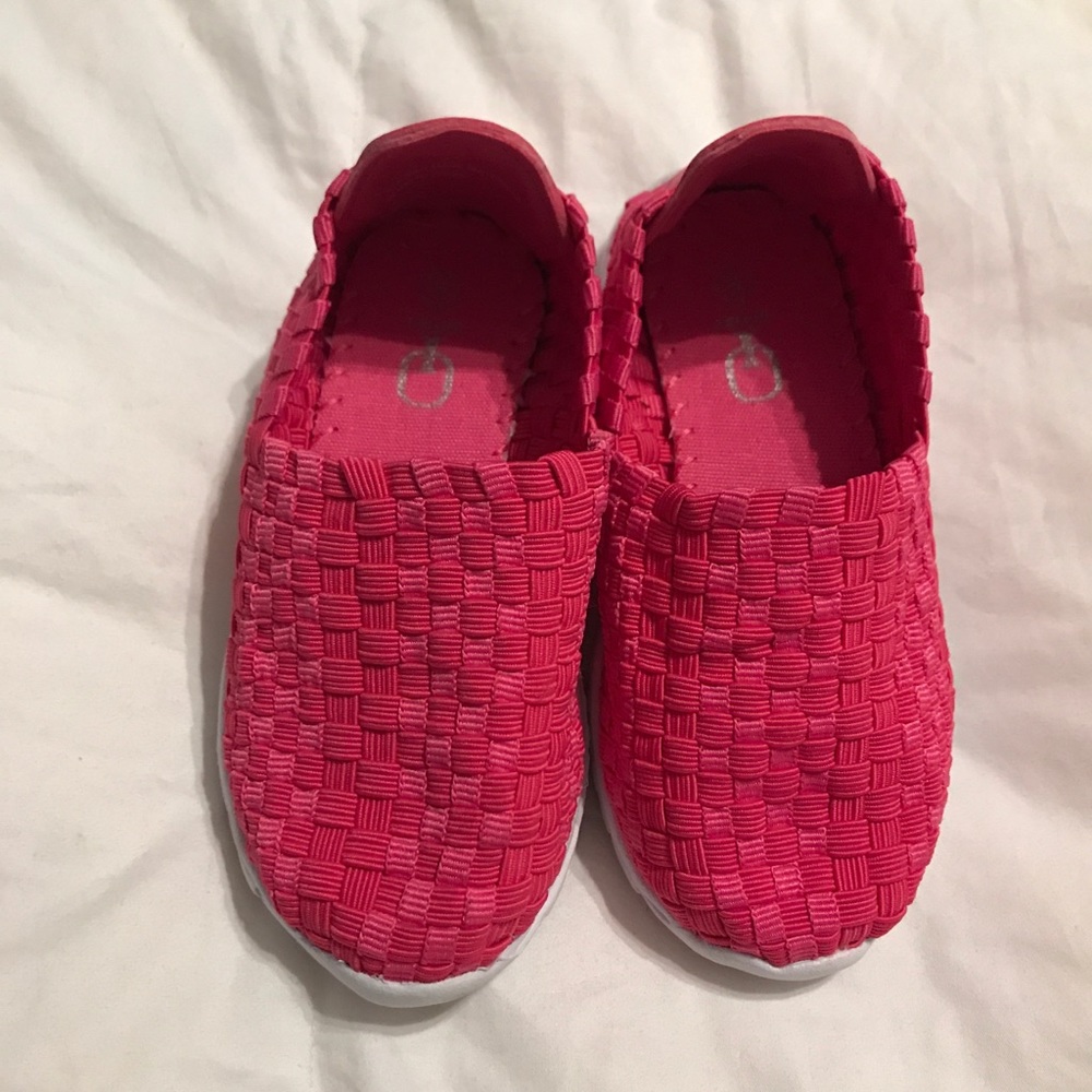 NWT Pink Stretchy Soft Light Weight Shoe
